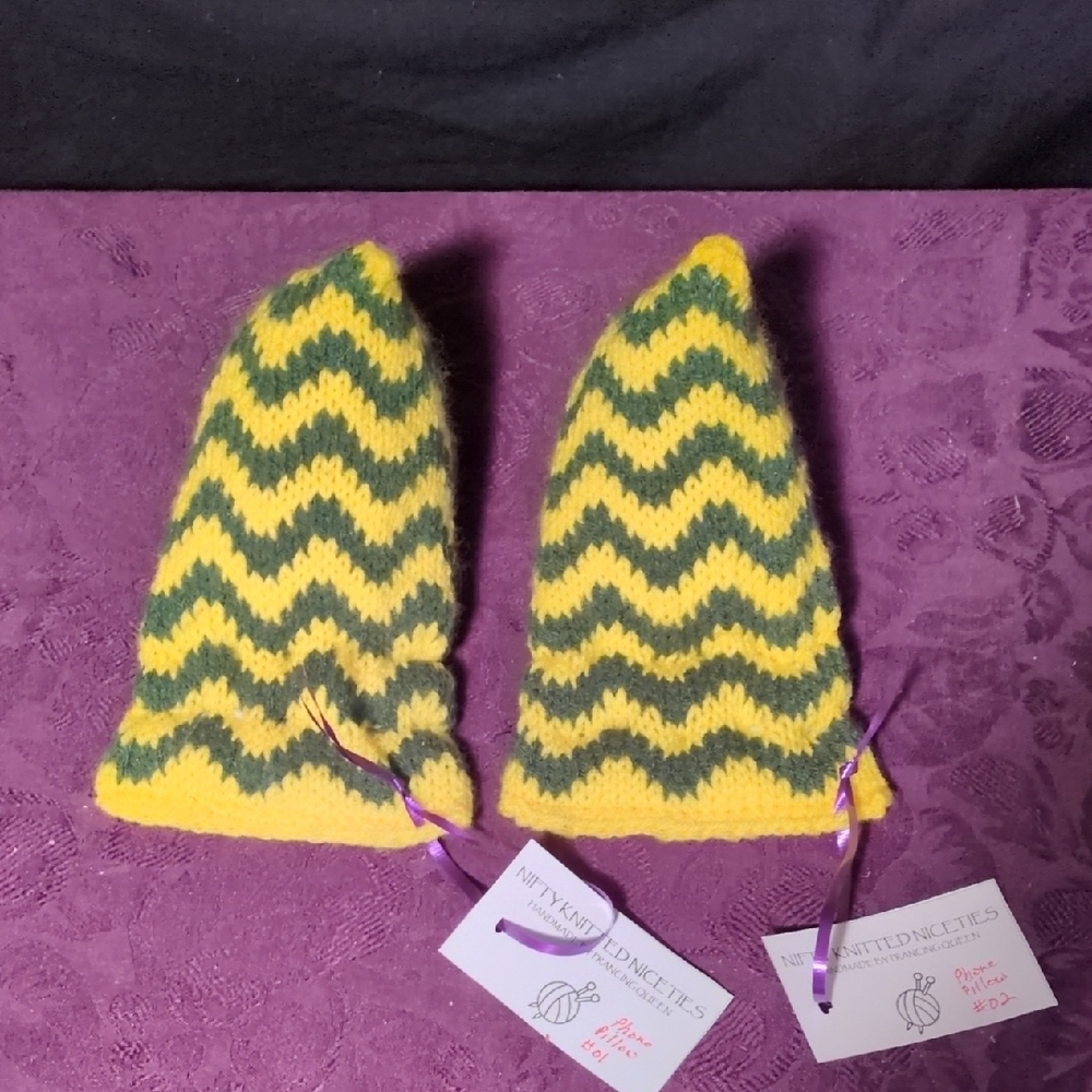 Hand Knit Stuffed Phone Pillow Zigzag Intarsia Yellow Green - Picture 2 of 7